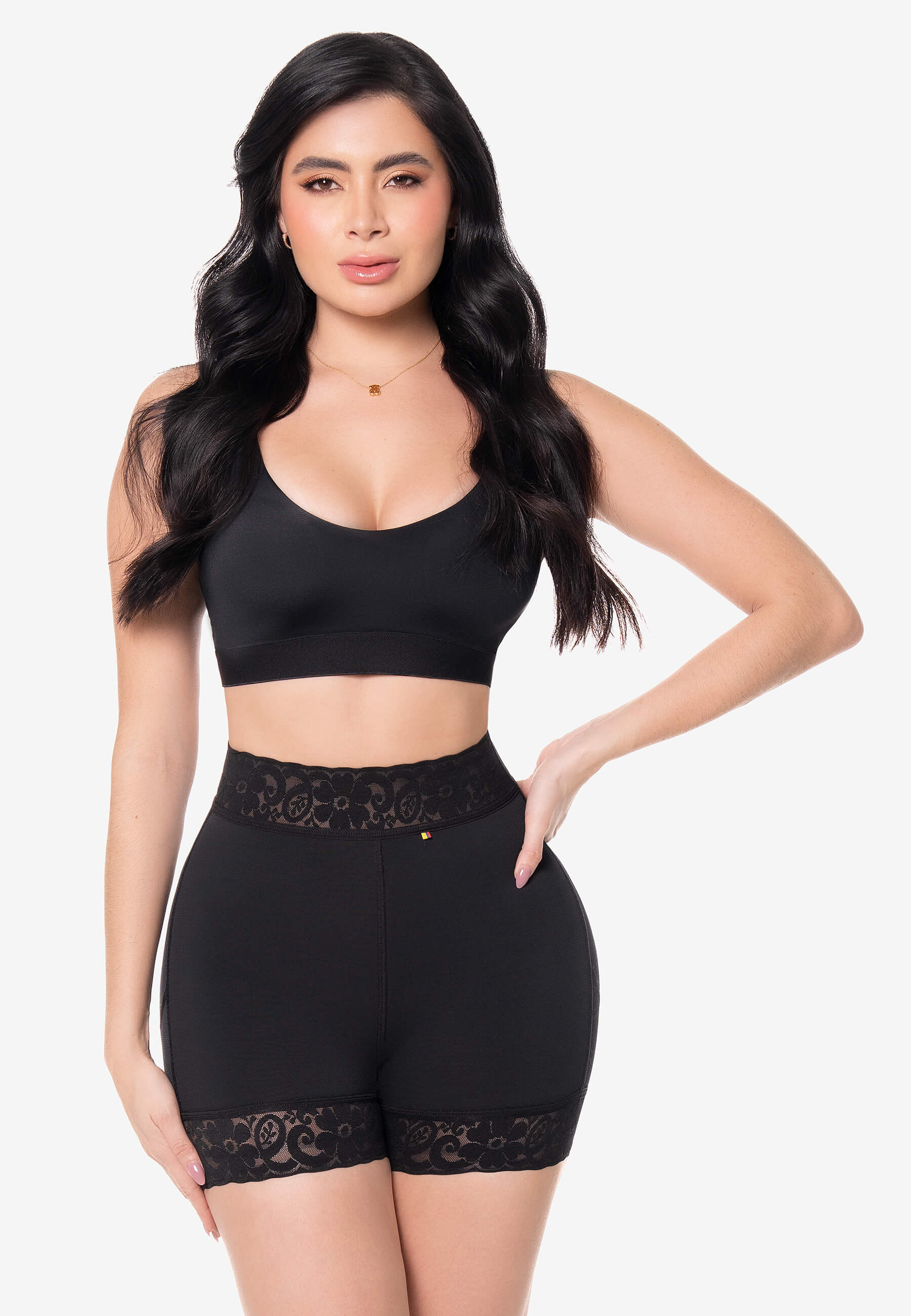 Short Vera cachetero costillero con realce Negro