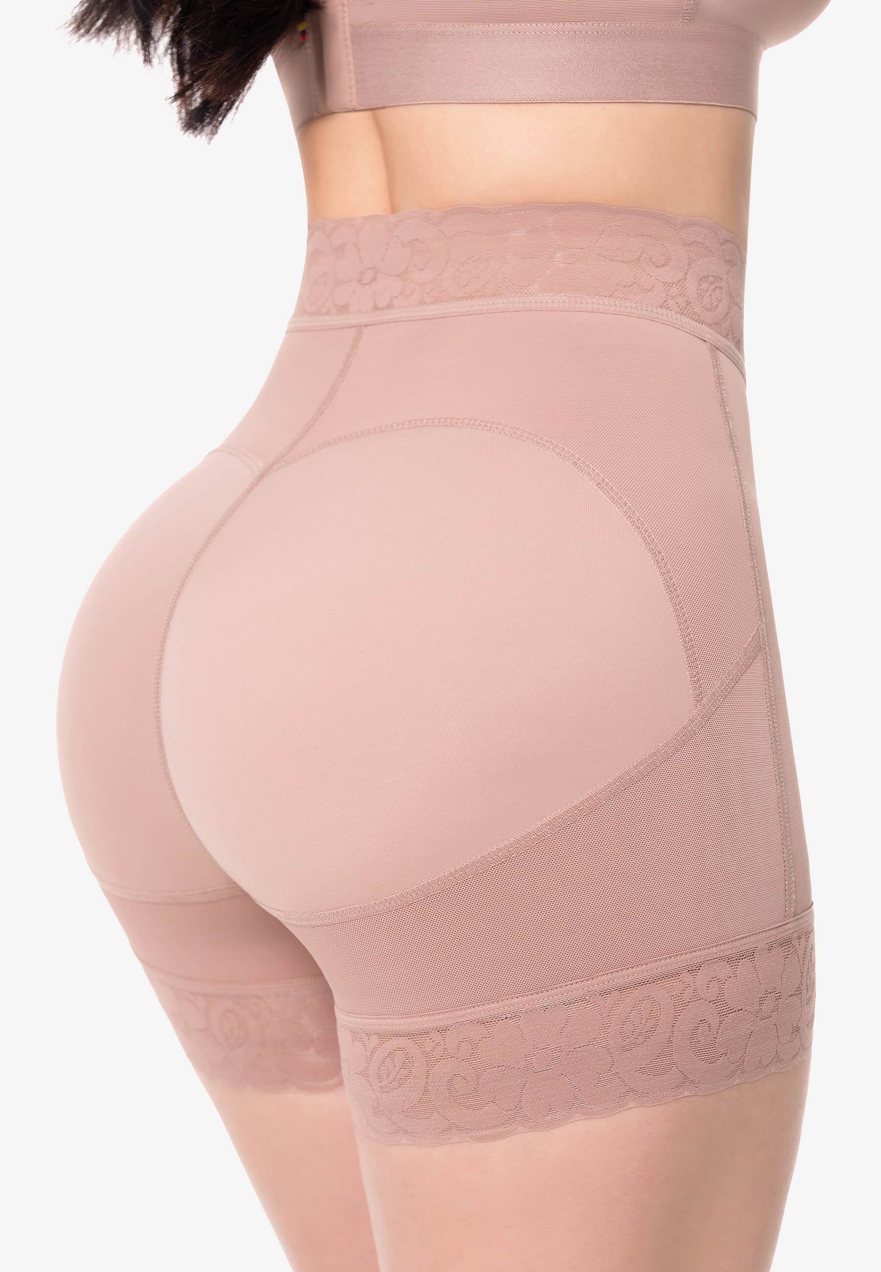 Short Emma cachetero costillero con realce Cocoa