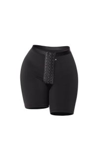 Short Miranda a la cintura media pierna con realce Negro